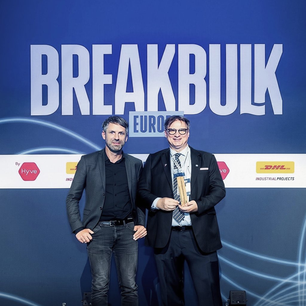 FLS Group receiving the Green World 2026 award at Breakbulk Europe